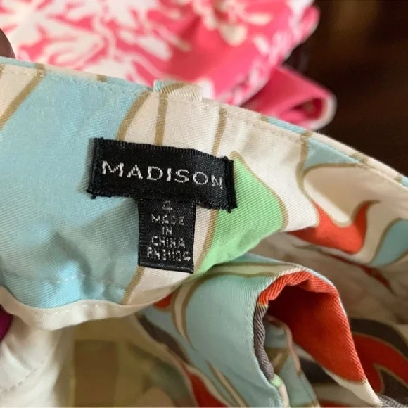 Madison Retro Print Capris - Picture 11 of 12